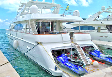 100' foot Azimut Cancun Luxury Yacht Charters, Cancun Boat Rentals, Yacht Charters Cancun, Cancun mexico